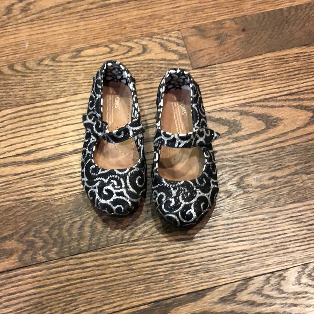 NWOT Adorable tiny Toms
